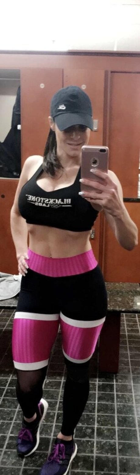 kendralust pretty pornstar pics