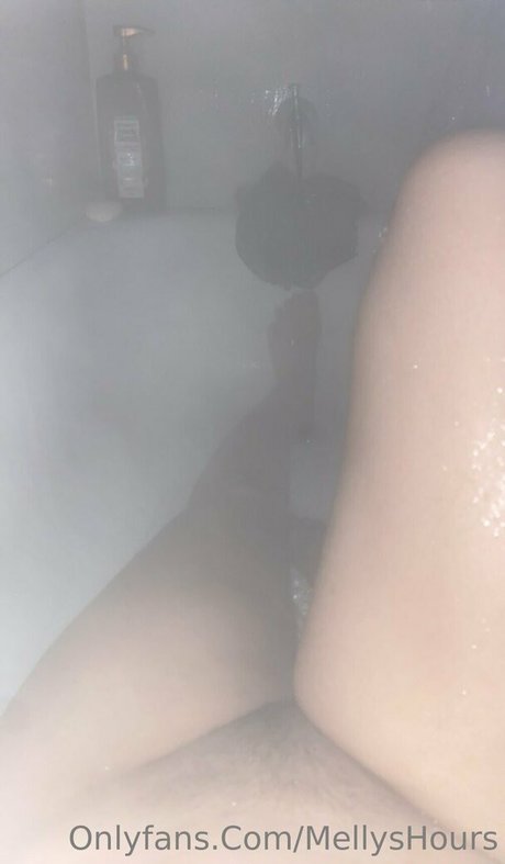 mellyshours model nice photos