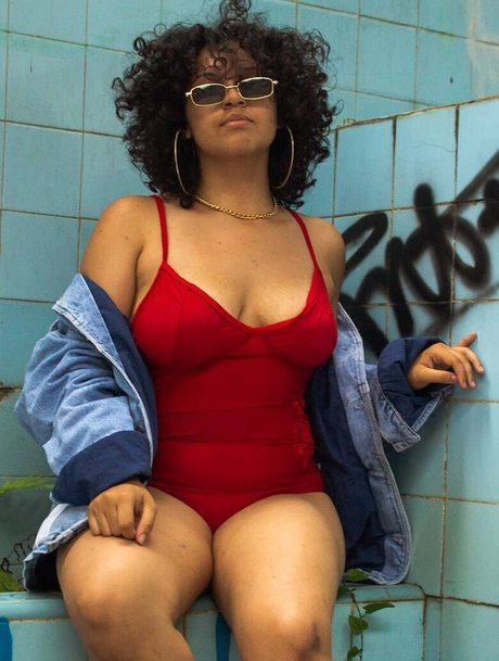 dani bluee star top image