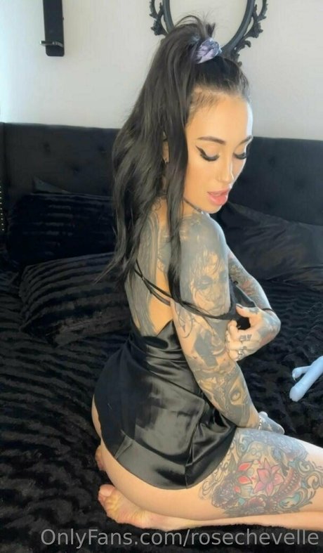 rosechevelle nude model pics