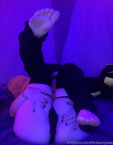 The bunny bee model naked images