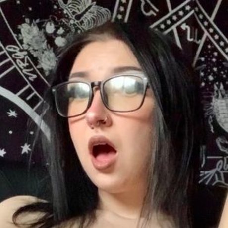 Littlepeachymama best model image