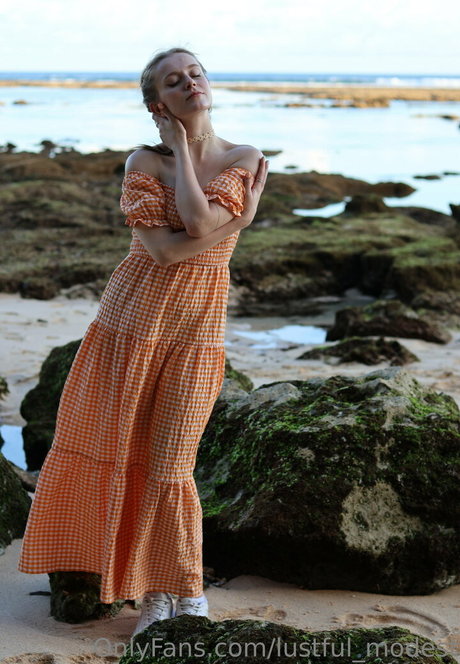 lustful modest sexy model gallery