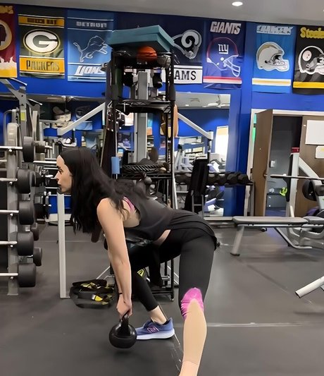 Krysten Ritter art model photo