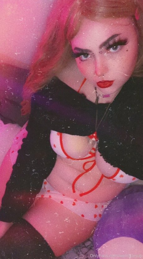 wetlittlesub naked model photos