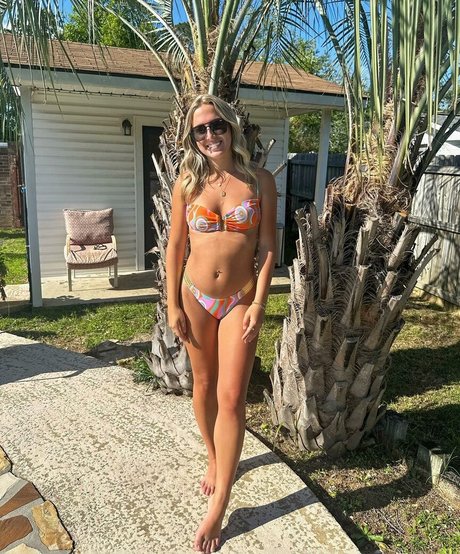 Adora Nicole model adult pic