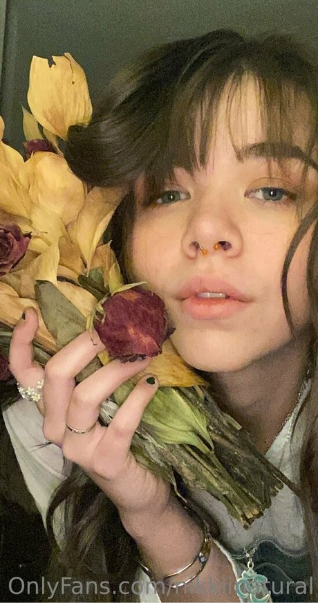 nikkiinatural star nudes pictures