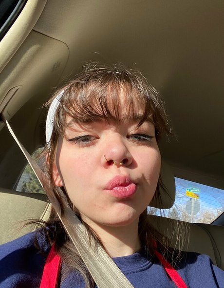 nikkiinatural high quality actress photo