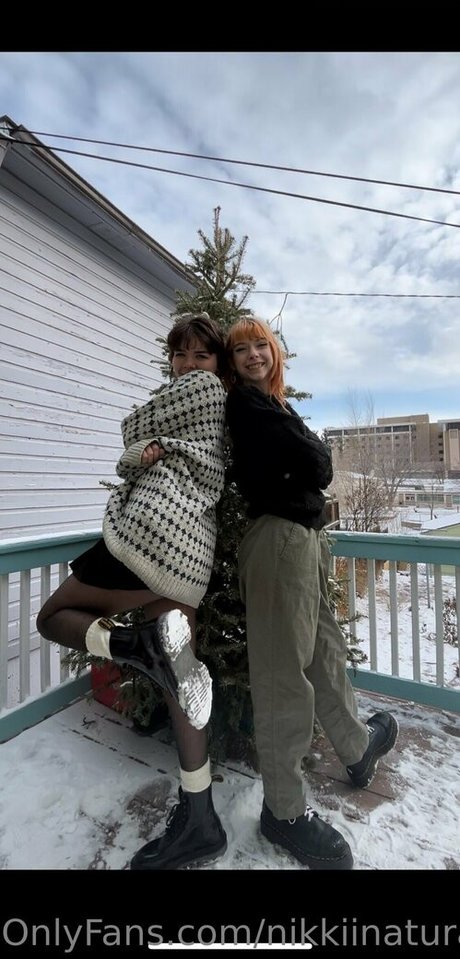 nikkiinatural pornstar nudes pics