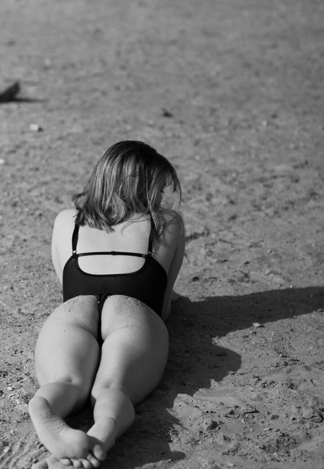 nikkiinatural nice model photos