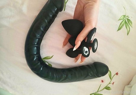 hottanuysha porn actress photo