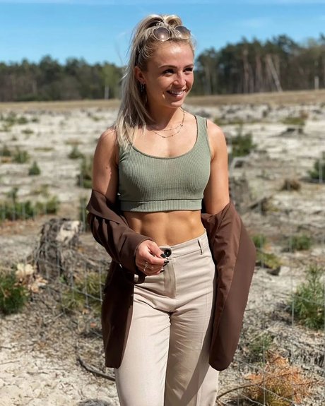 Larissa Van Meerten nice star images