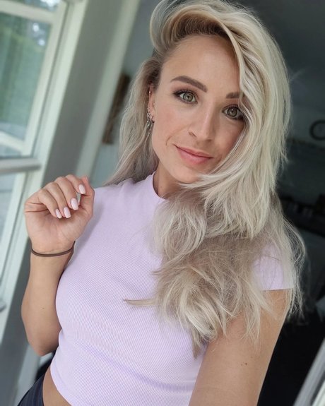 Larissa Van Meerten sexy star photo