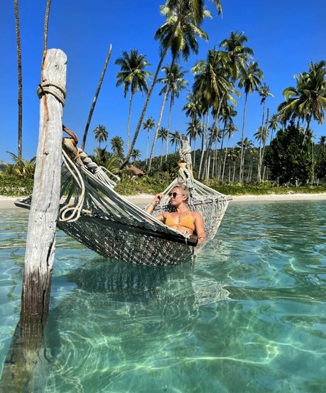 Larissa Van Meerten star sexy images