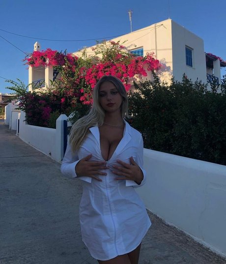 ellyy ann beautiful pornstar picture