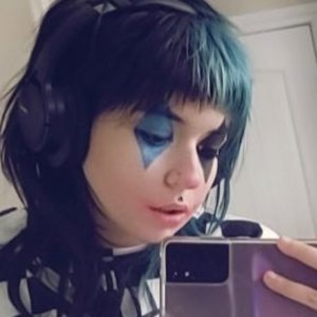 Knives nude actress image