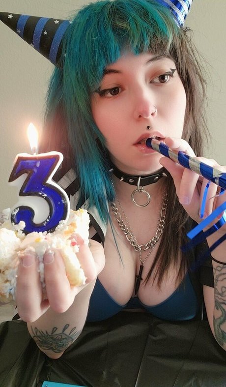 Knives nude actress pic