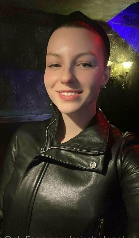 misshelenalue pornstar top image