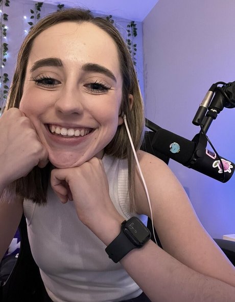 Atwentysomethingloser sex model img