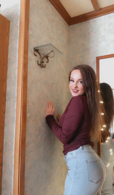 brunetteheadbaddie sexy actress img