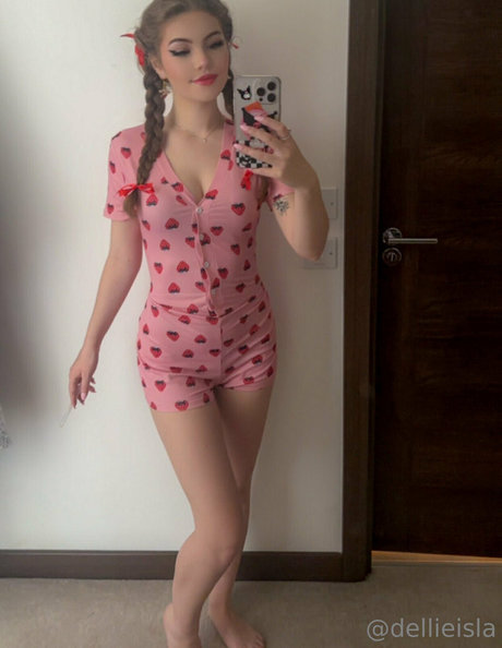 freedellieisla sexy model images