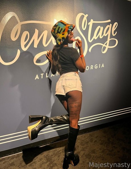 urmajesty1728 star nice pic