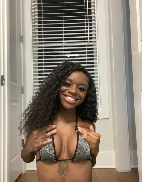 urmajesty1728 pornstar high quality image