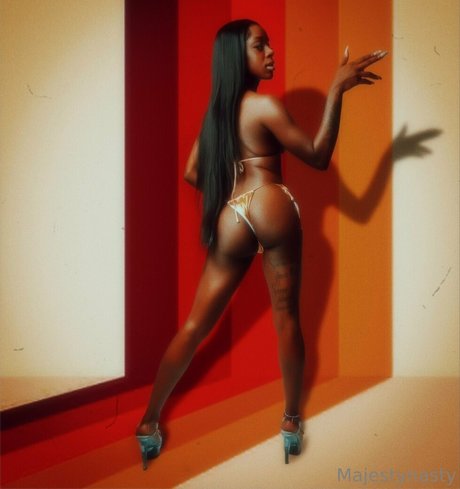 urmajesty1728 hot star images