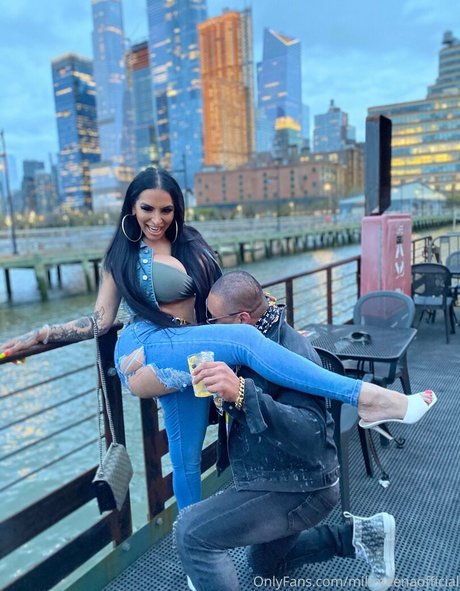 missmeenaofficial nice pornstar photos