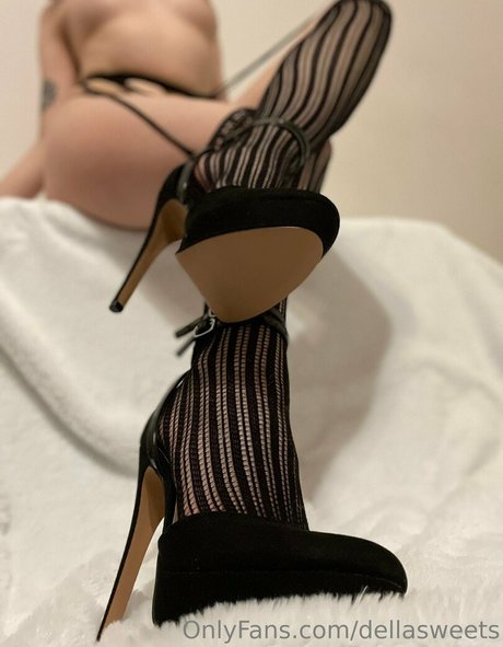 dellasweets star top archive