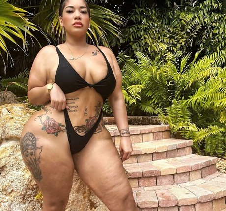 Curvyrb star high quality photo