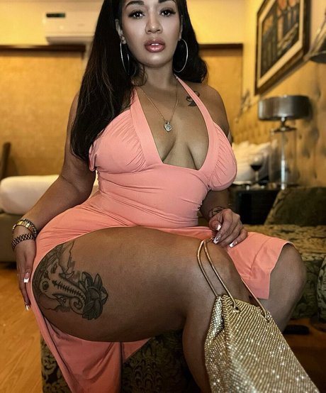 Curvyrb star nudes photo
