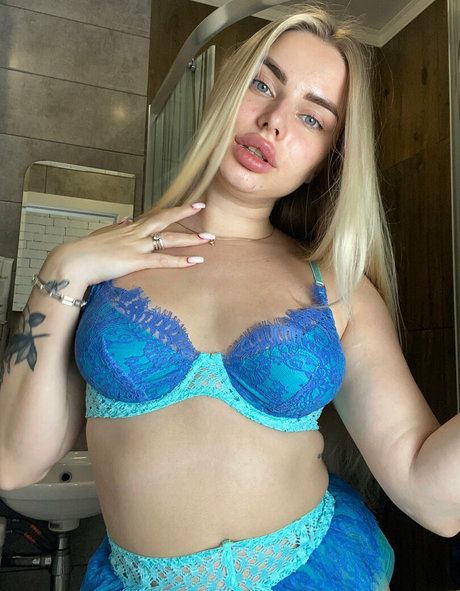 blondyaria beautiful star photo