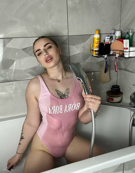 blondyaria beautiful actress img