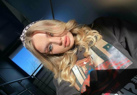 blondyaria star high quality gallery