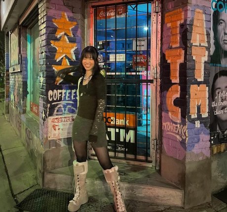 Olivia Sun model hot pics