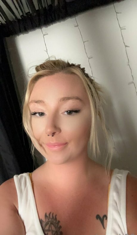 autumnb99 erotic model picture