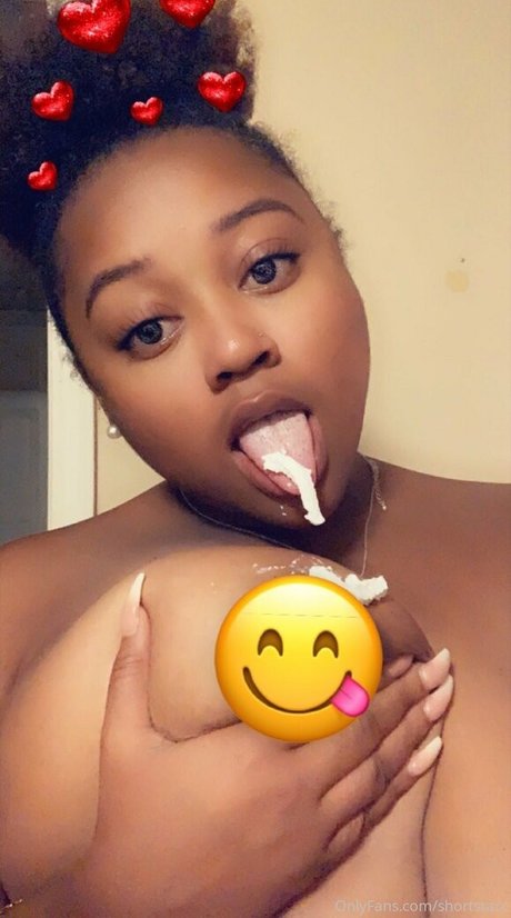 shortstacc model beautiful pic