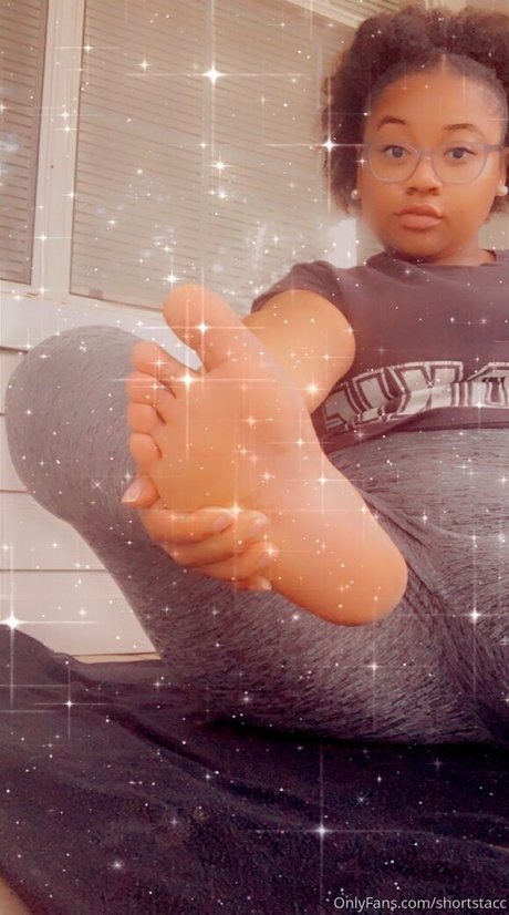 shortstacc model naked image