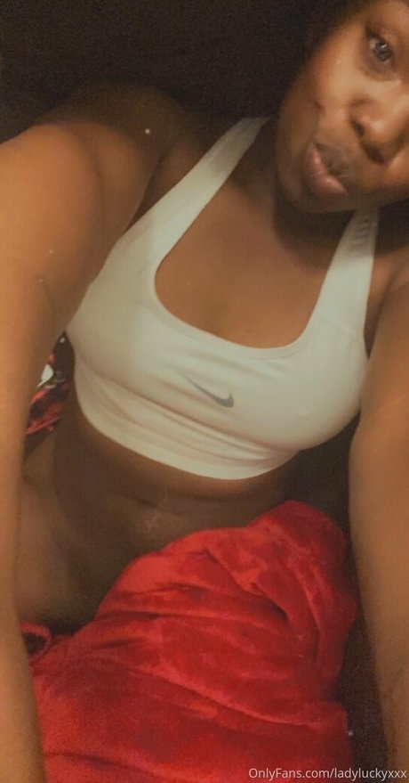 ladyluckyxxx naked star img