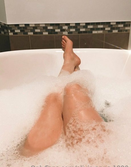 Olivia Anne 1990 pretty actress galleries