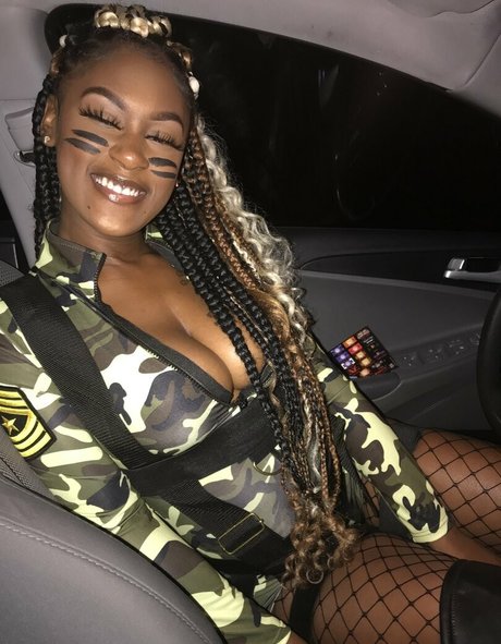 playwithmocha nude star image