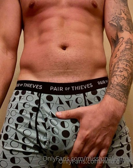 misslunaleefree model naked galleries