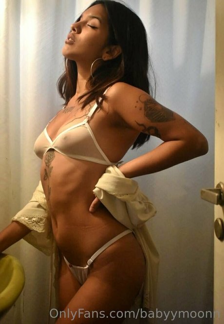 babyymoonn naked model pictures