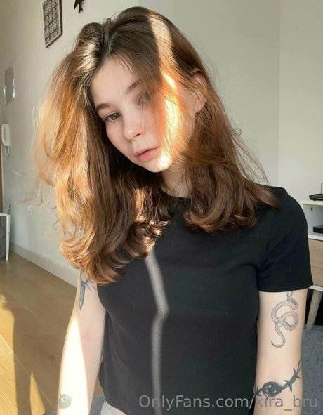 kira brunette1 star free images