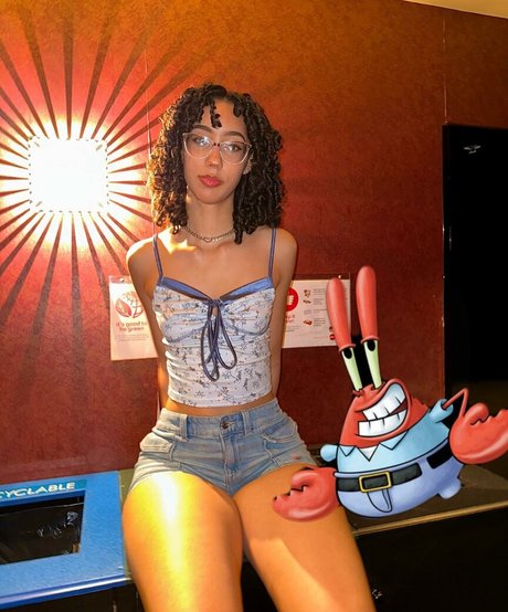 ewmxt star naked picture