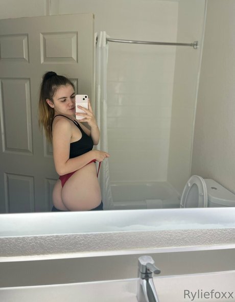 ryliefoxx free art star pic