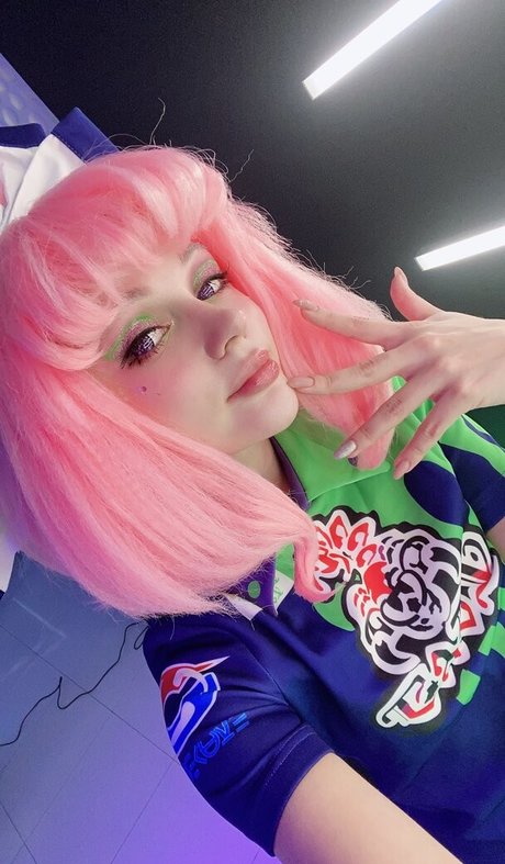 Alcololi nudes actress archive