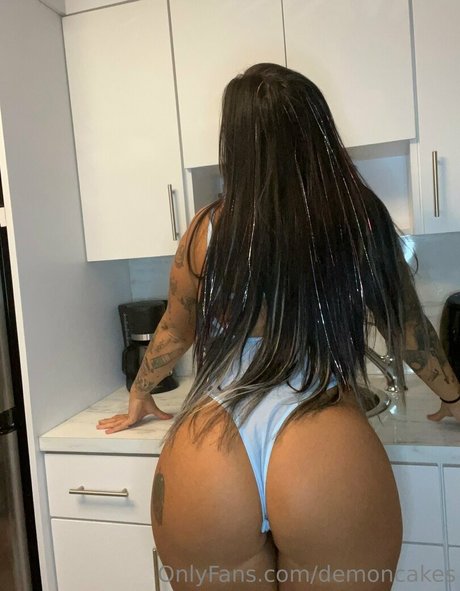 Demoncakes model top photos