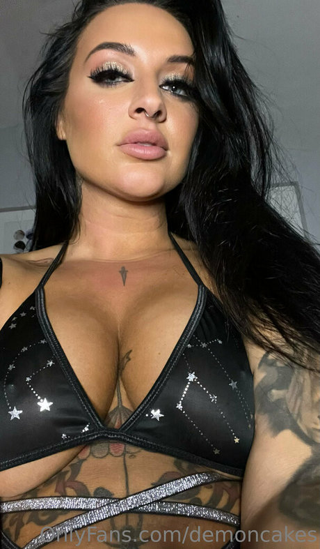 Demoncakes adult model image